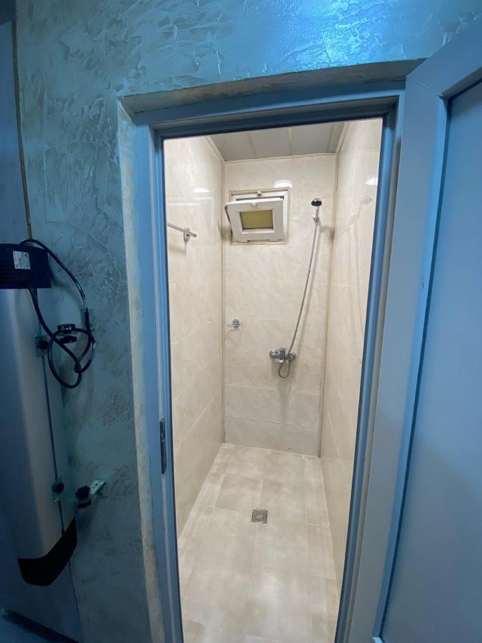 Apartment Studio Maksim Batumi Esterno foto