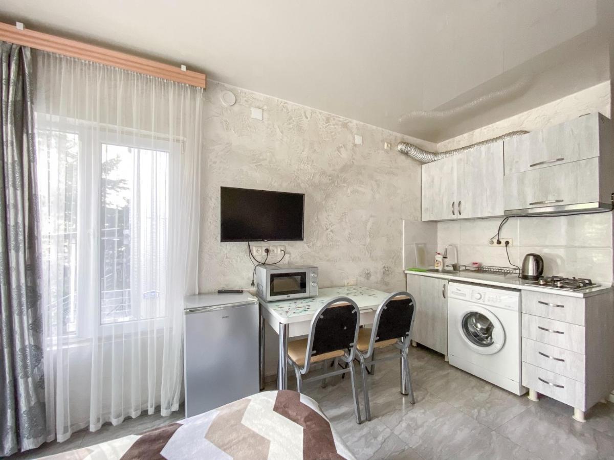 Apartment Studio Maksim Batumi Esterno foto