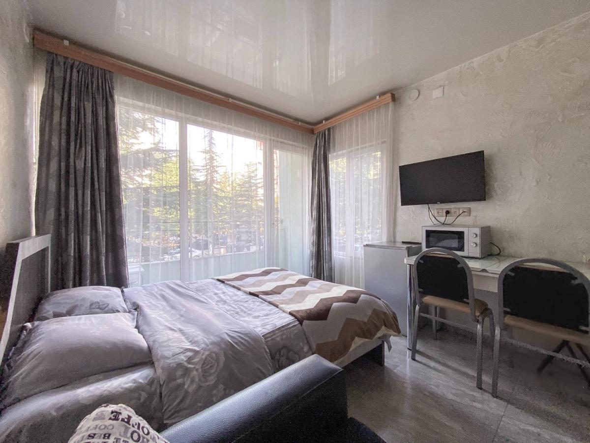 Apartment Studio Maksim Batumi Esterno foto