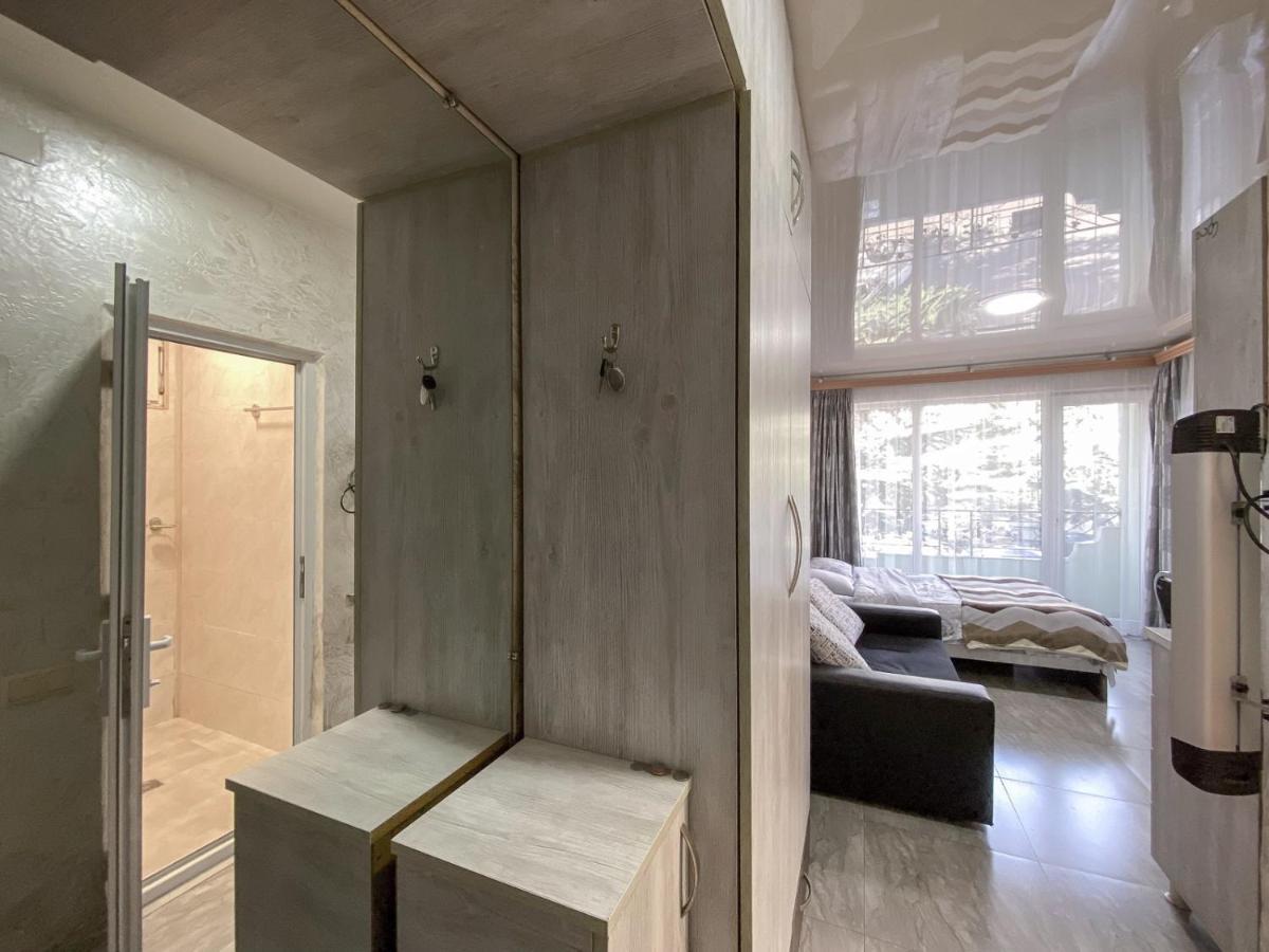 Apartment Studio Maksim Batumi Esterno foto